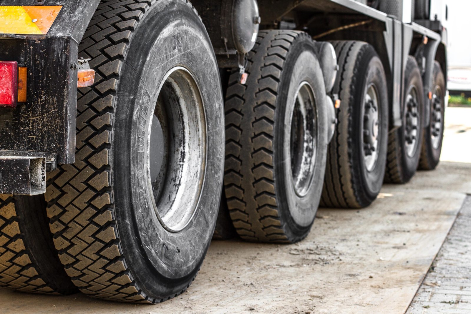 Tyres for all kinds of vehicles available